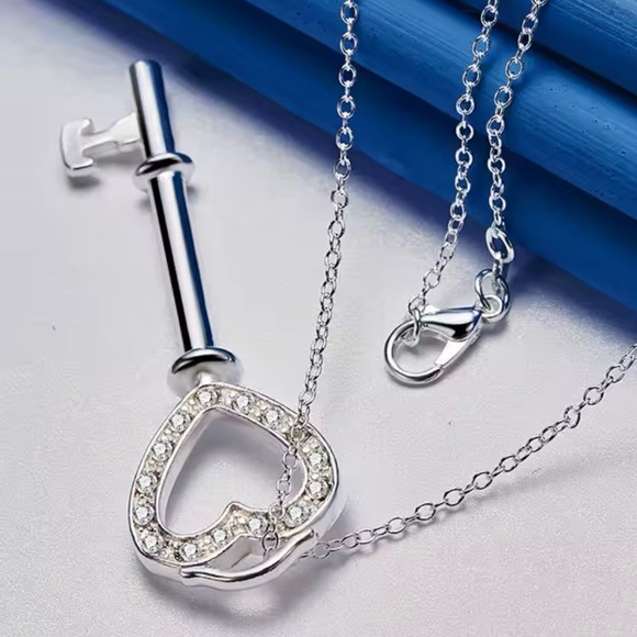 💝 925 Sterling Silver Key Necklace💝 - Picture 3 of 7